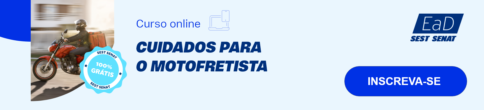 Entregador motofretista com entrega nas costas dirigindo uma moto