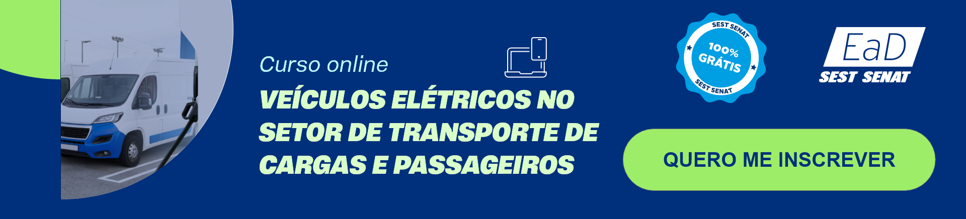 Van elétrica na cor branca com a bateria sendo recarregada